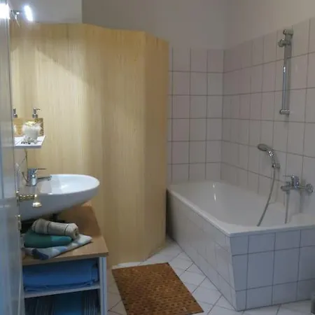 Stuckverzierte, Zentrumsnahe Wohnung Im Sueden Leipzig Exterior photo