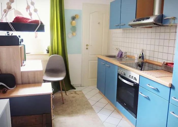 Stuckverzierte, Zentrumsnahe Wohnung Im Sueden